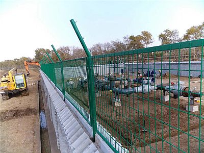 西气东输天然气管道围墙护栏网项目