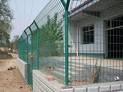 安装铁艺围栏施工时过程中要注意的相关规定